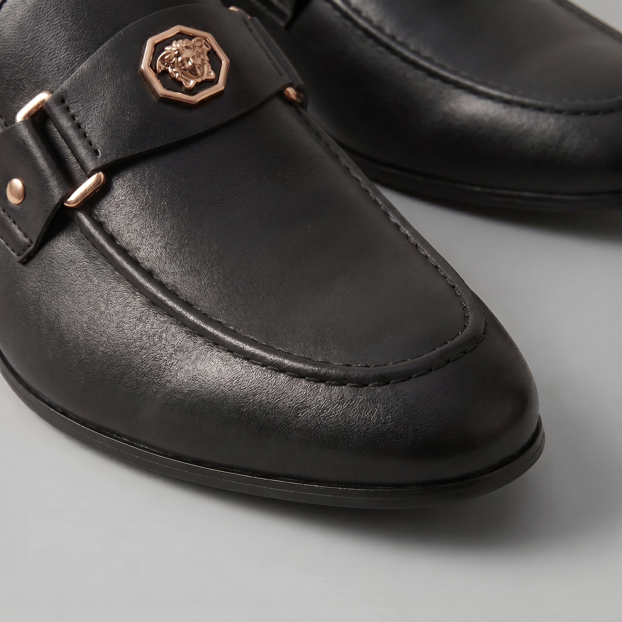 Men's Leather Medallion Detail Smart Formal Loafers