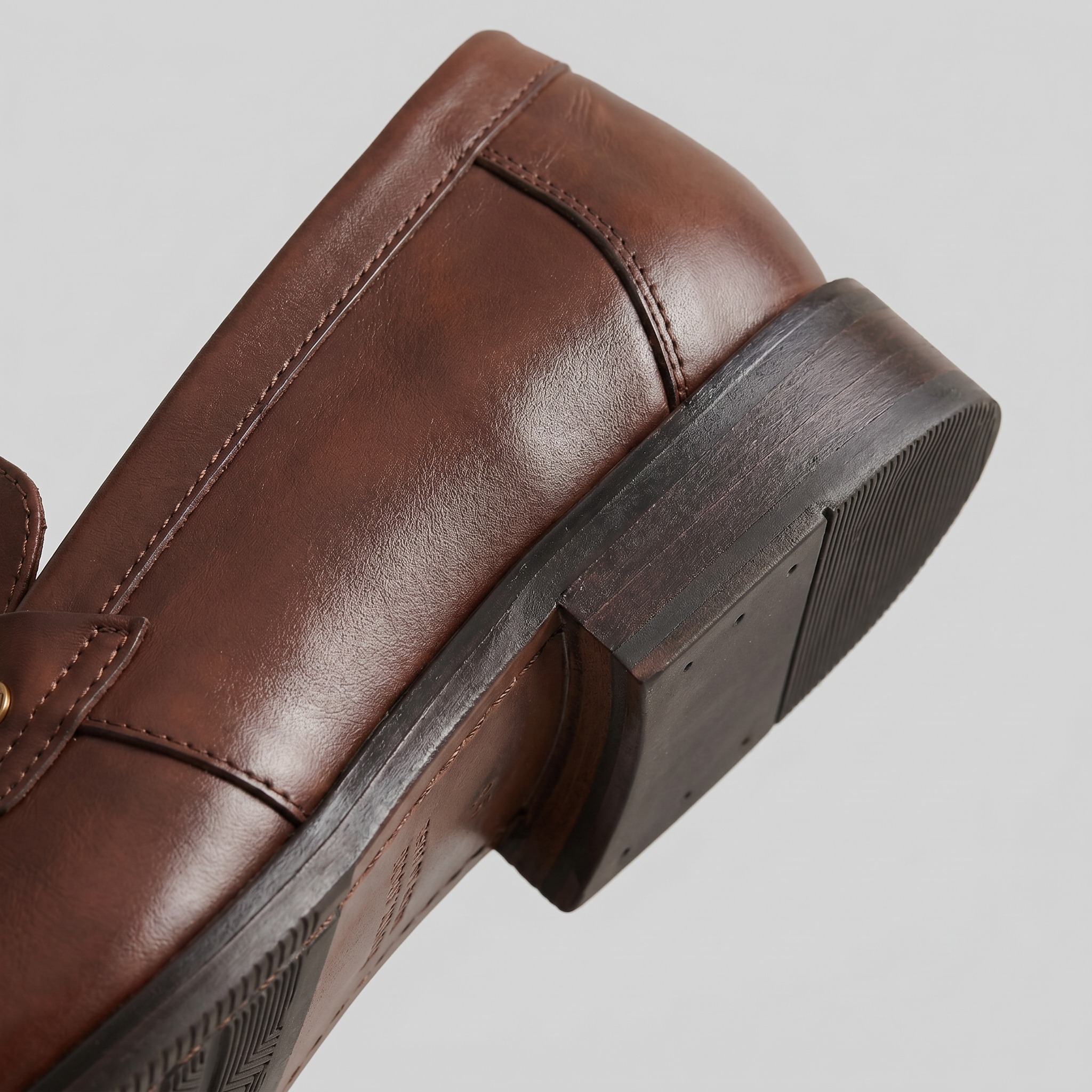 Men's Leather Medallion Detail Smart Formal Loafers
